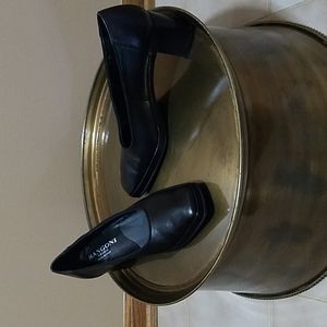 Rangoni Firenze Italian leather black pumps size 7